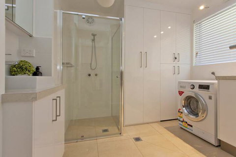 Boutique Apartment Central & Sophisticated - Accommodation Gladstone 2