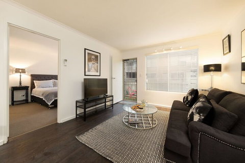 The Manhattan Central & Sophisticated - Accommodation Gladstone 3