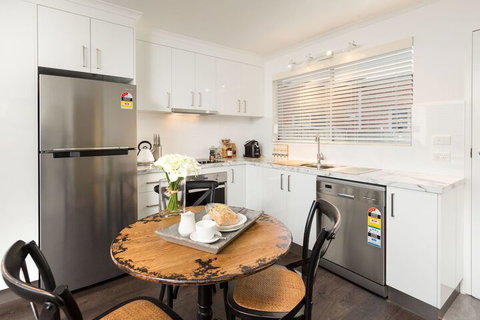 The Manhattan Central & Sophisticated - Accommodation Gladstone 2