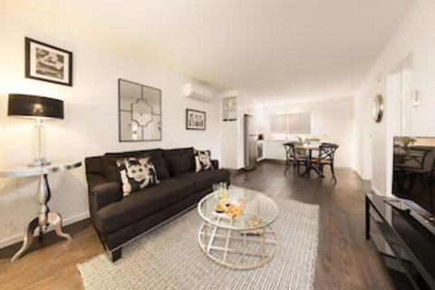 The Manhattan Central & Sophisticated - Accommodation Gladstone 0