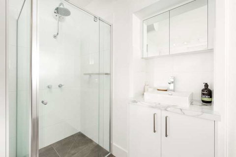 The Manhattan Central & Sophisticated - Accommodation Gladstone 6