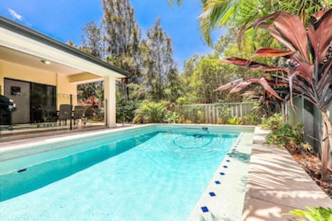 Large House With Pool - Accommodation Gladstone 0