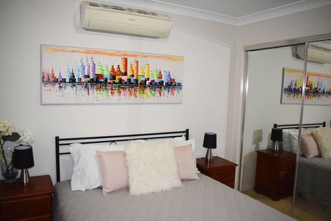 Large House With Pool - Accommodation Gladstone 2