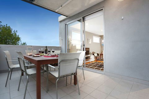 Essendon Sub Penthouse On Napier - Accommodation Gladstone 4