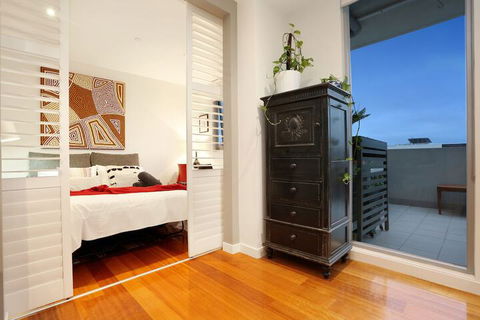 Essendon Sub Penthouse On Napier - Accommodation Gladstone 6