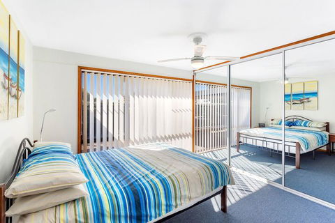 Campbell Avenue 28 - Accommodation Gladstone 4