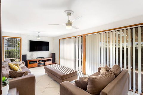 Campbell Avenue 28 - Accommodation Gladstone 5