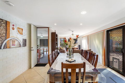 Campbell Avenue 28 - Accommodation Gladstone 6
