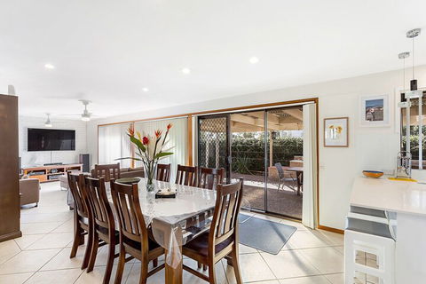 Campbell Avenue 28 - Accommodation Gladstone 3
