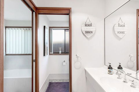 Campbell Avenue 28 - Accommodation Gladstone 2