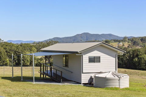 Valley Cabins By The Creek - Accommodation Gladstone 1