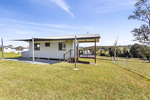 Valley Cabins By The Creek - Accommodation Gladstone 6