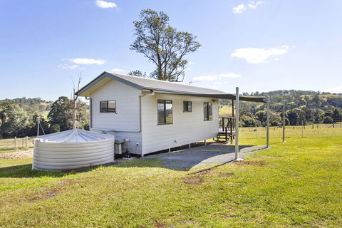 Valley Cabins By The Creek - Accommodation Gladstone 5