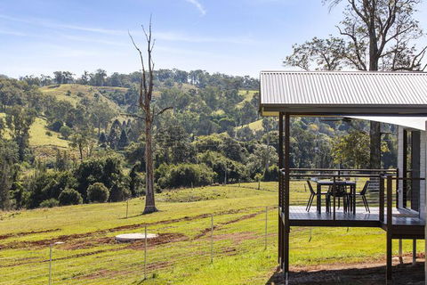 Valley Cabins By The Creek - Accommodation Gladstone 4