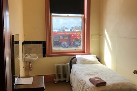 Royal Hotel - Accommodation Gladstone 2
