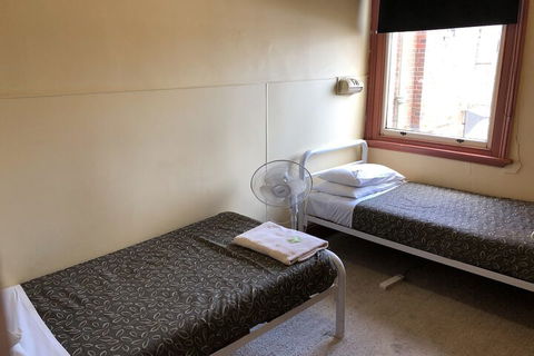 Royal Hotel - Accommodation Gladstone 3