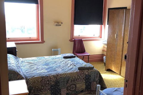 Royal Hotel - Accommodation Gladstone 4