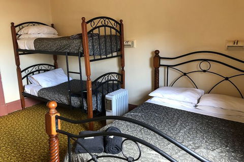 Royal Hotel - Accommodation Gladstone 1