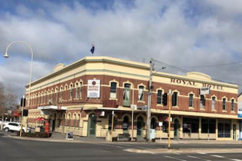 Royal Hotel - Accommodation Gladstone 0