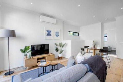 89 Fancy Doncaster Home - Accommodation Gladstone 0