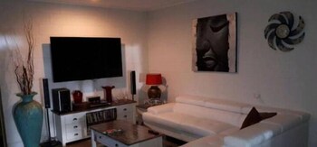 La Casa De Playa - Accommodation Gladstone 4