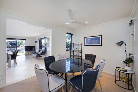 Gold Coast Stunning Waterfront Retreat By Hostrelax - Accommodation Gladstone 5