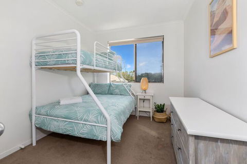 BEACH BLISS LUXURIOUS APARTMENT With POOL - Accommodation Gladstone 6