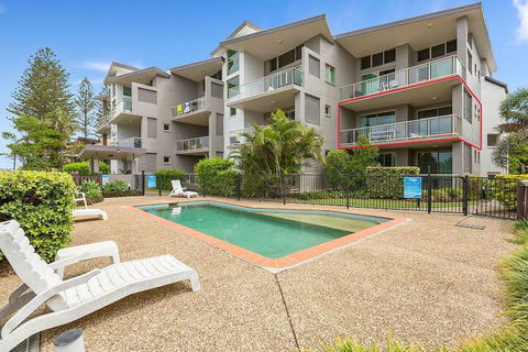 BEACH BLISS LUXURIOUS APARTMENT With POOL - Accommodation Gladstone 0