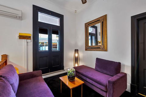 BANK192 - Accommodation Gladstone 2