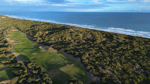 13th Beach Golf Lodges - Accommodation Gladstone 0