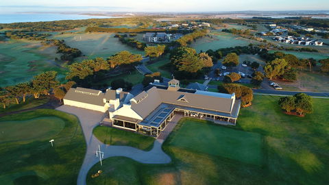13th Beach Golf Lodges - Accommodation Gladstone 3