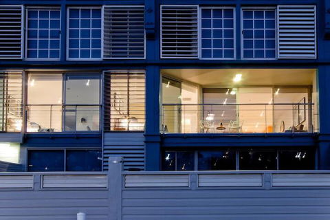 Absolute Sydney Harbour Front Luxury With Parking - Accommodation Gladstone 1