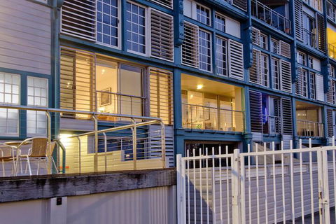 Absolute Sydney Harbour Front Luxury With Parking - Accommodation Gladstone 2