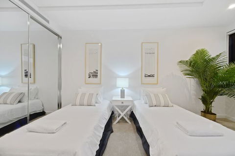 HomeHotel New & Comfort 3 Bedrooms - Accommodation Gladstone 6