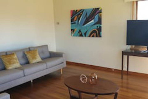 Port Life Beach House - Accommodation Gladstone 0