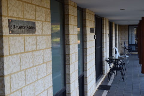 Eagle Bay House - Accommodation Gladstone 0