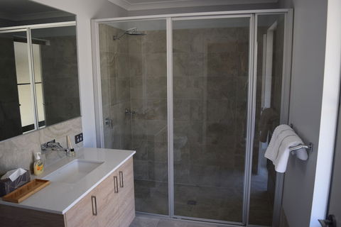 Eagle Bay House - Accommodation Gladstone 1