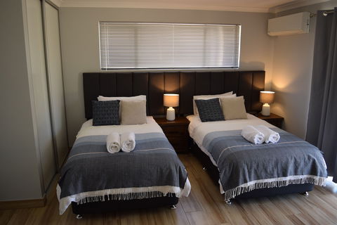 Eagle Bay House - Accommodation Gladstone 5