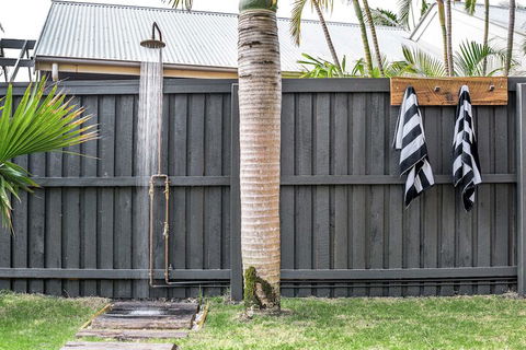 A PERFECT STAY - 3 Salty Sisters - Accommodation Gladstone 3