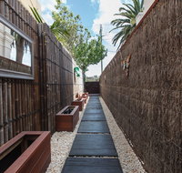 The Jetty Beach Apartment by Ready Set Host - Accommodation Gladstone
