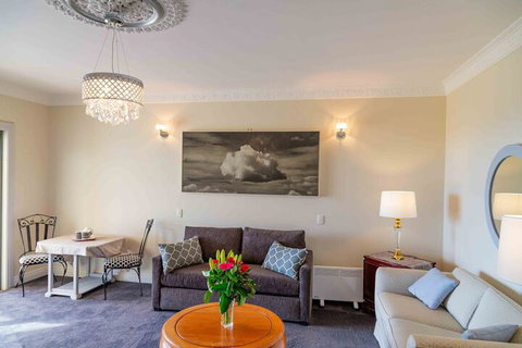 Angaston House - Accommodation Gladstone 6