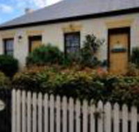 Sargeants  Armoury Cottages 1823 - Accommodation Gladstone
