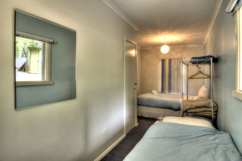 Cove Beach Apartment 1 - Accommodation Gladstone 6