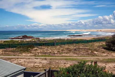 Ocean Avenue 55 - Accommodation Gladstone 1