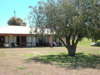 Portarlington Holiday Units & Pool - Accommodation Gladstone 4