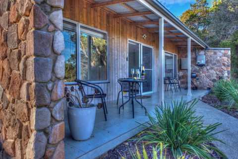 Freycinet Stone Studio 6 - Accommodation Gladstone 5
