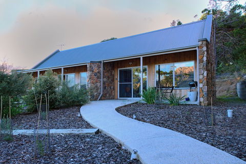 Freycinet Stone Studio 6 - Accommodation Gladstone 0