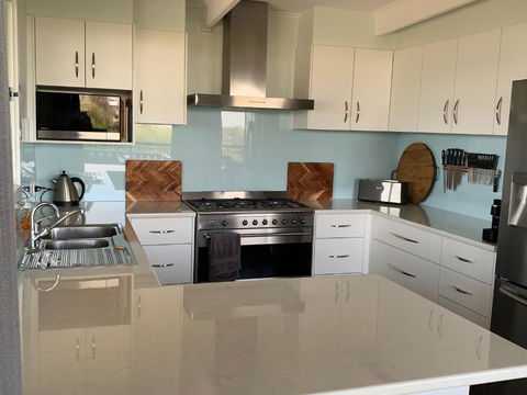 Longbeach House - Accommodation Gladstone 4