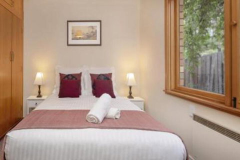 Alpine House Views Over Lake Jindabyne & The Snowy Mountains - Accommodation Gladstone 2