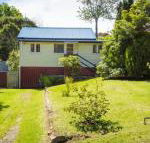 Pet Friendly Beach Cottage at Ballingalla - Accommodation Gladstone